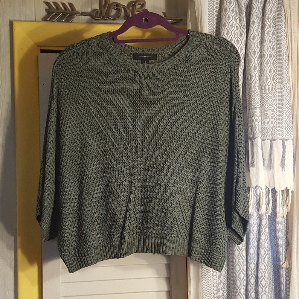 🌹Price Drop⬇️🌹 Very cute green batwing sweater